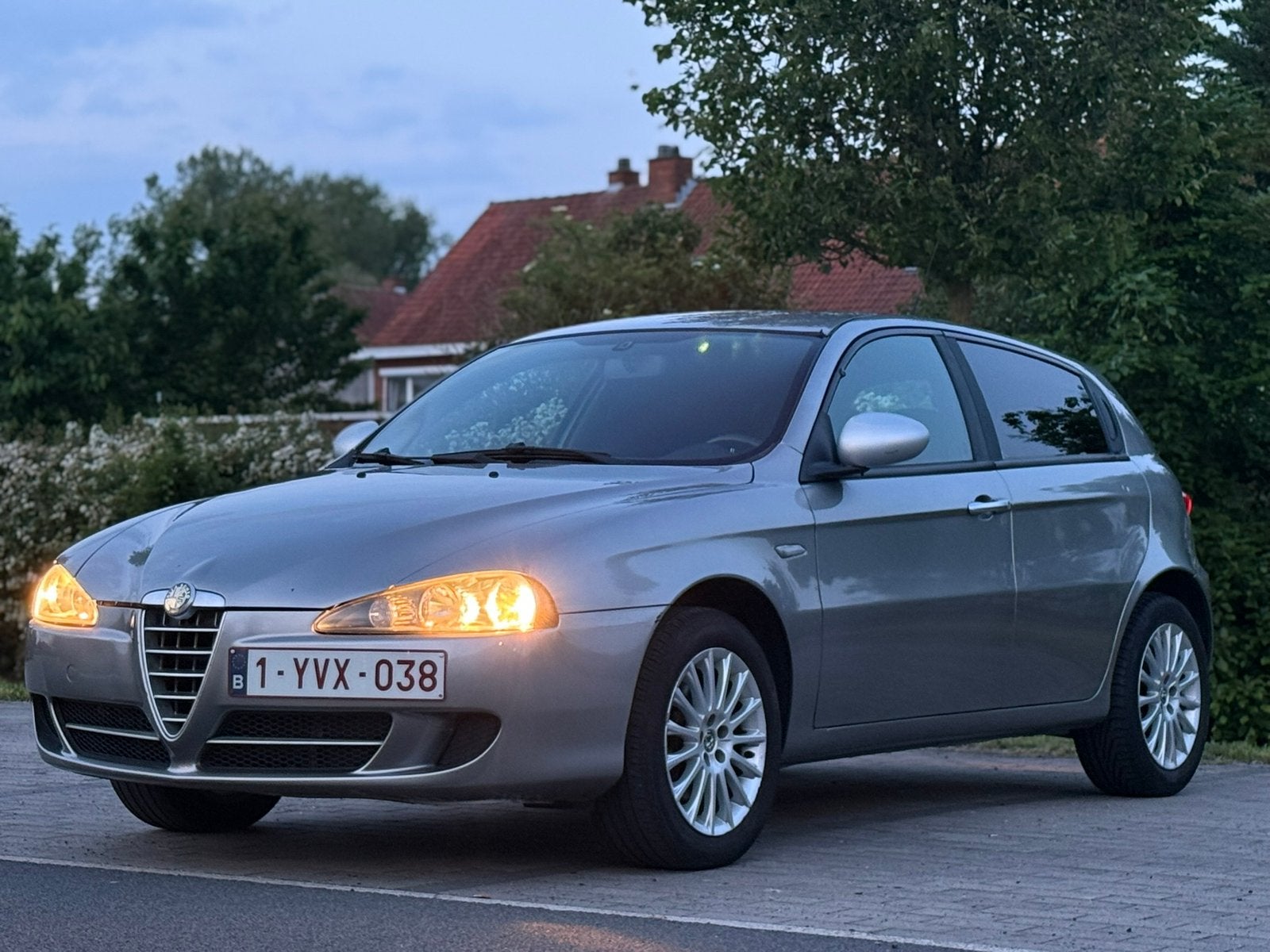 Alfa Romeo 147 1.6v T-Spark, Autos, Ordinateur de bord, Noir, 5 portes, Particulier