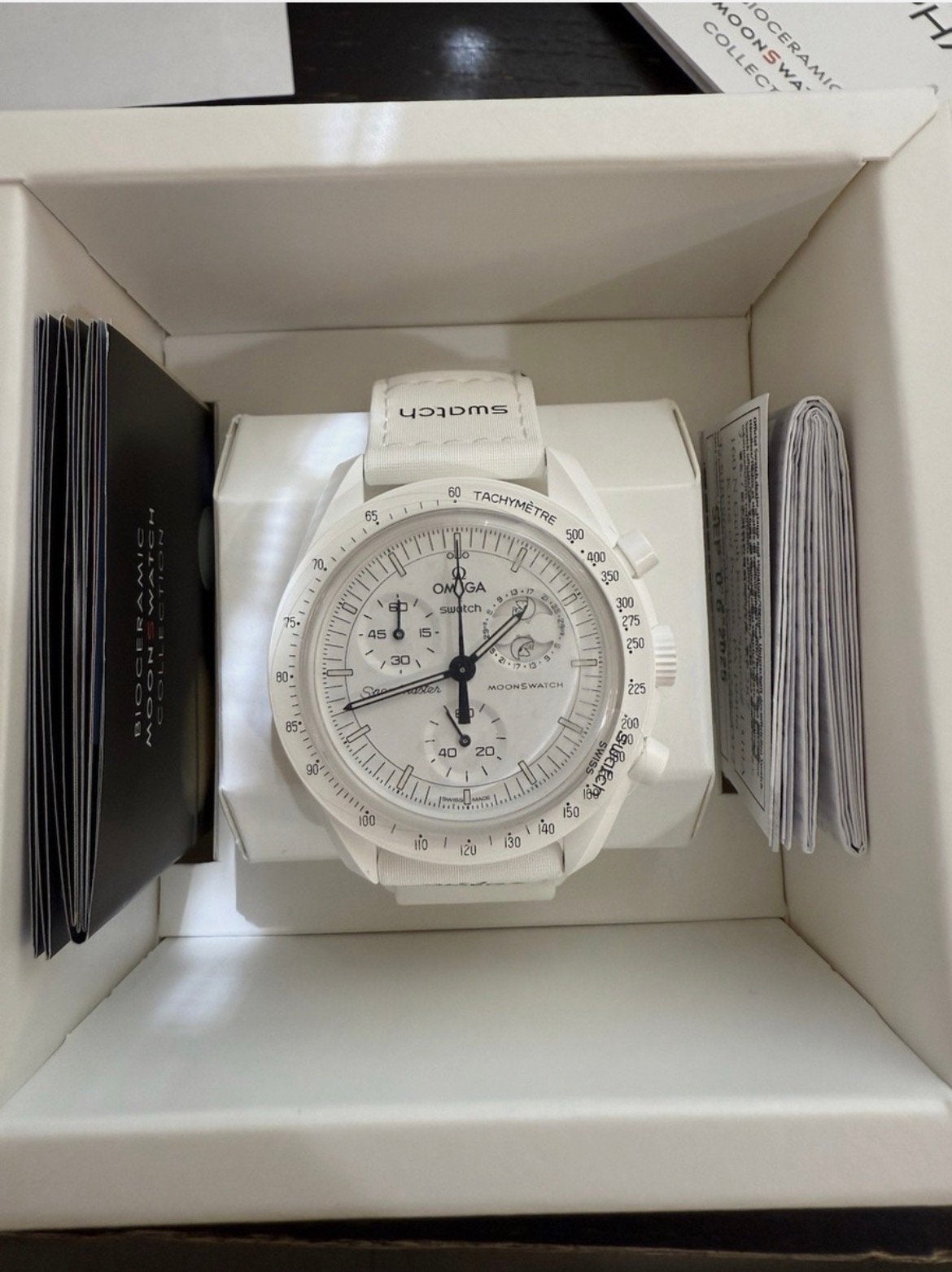 Omega moonswatch mission to the moonphase Snoopy, Enlèvement, Comme neuf, Omega