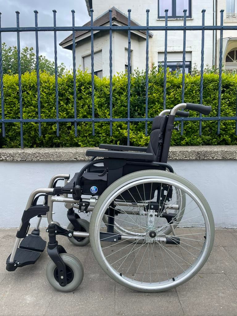 Chaise roulante pliable Vermeiren V 300 état neuf, Enlèvement ou Envoi, Pliant, Comme neuf, Fauteuil roulant manuel