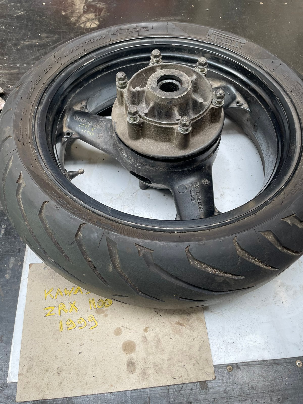 Full Set wielen Kawasaki ZRX 1100 met nieuwe perelli banden, Ophalen, Gebruikt