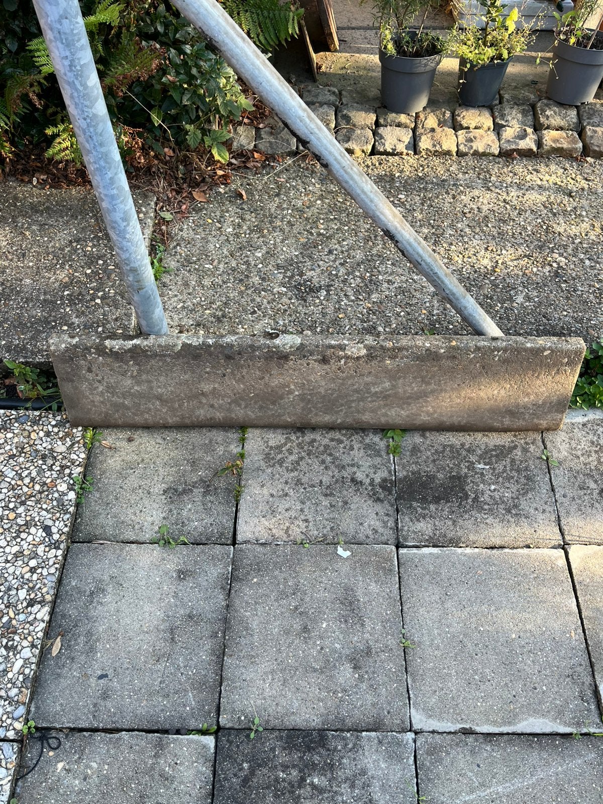 Boorsteen, Tuin en Terras, Ophalen, Zo goed als nieuw