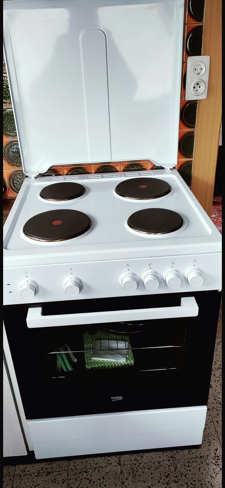 Beko elektrisch kookvuur met oven, Elektronische apparatuur, Fornuizen, Ophalen, Zo goed als nieuw, Elektrisch