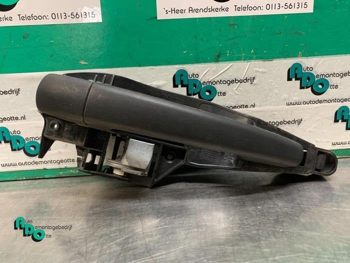 Poignée portière 4portes arrière gauche d'un Peugeot 208, -, 3 mois de garantie, Utilisé, -