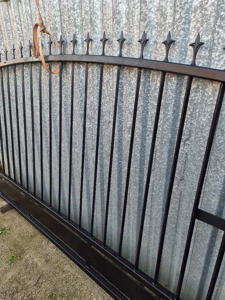 Metalen poort, Ophalen, Gebruikt