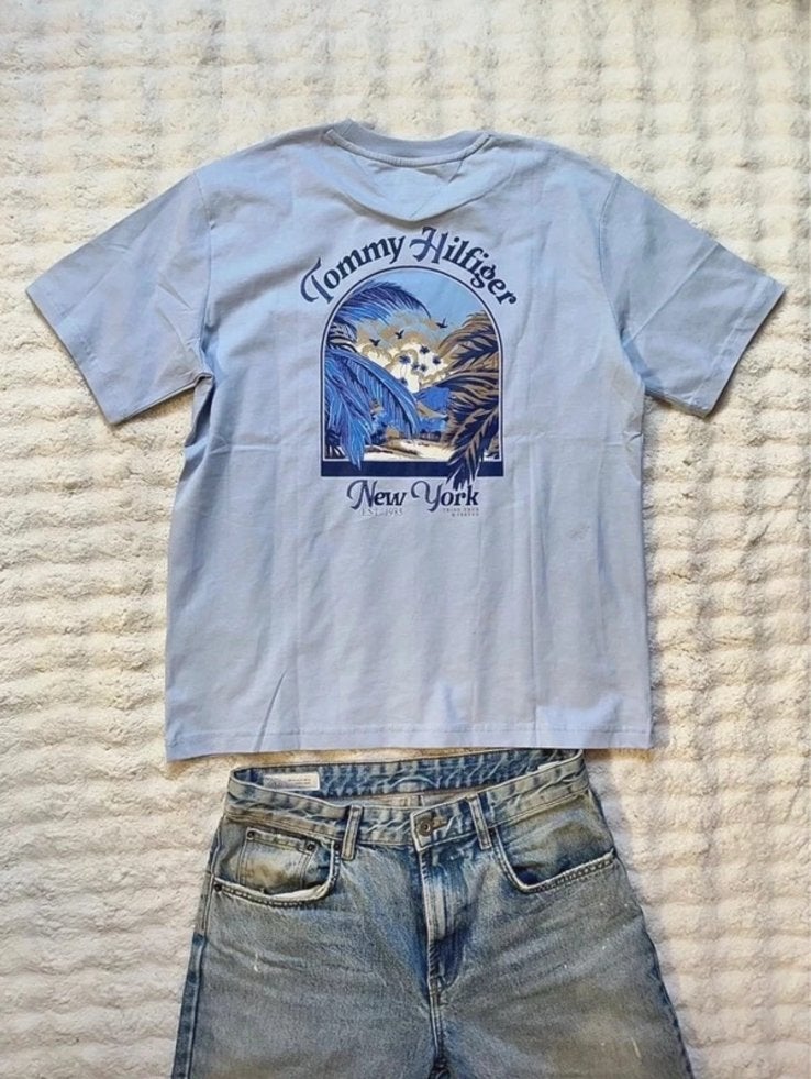 Lichtblauw T-shirt met grafische print van Tommy Hilfiger M, Ophalen of Verzenden, Nieuw, Maat 48/50 (M), Blauw