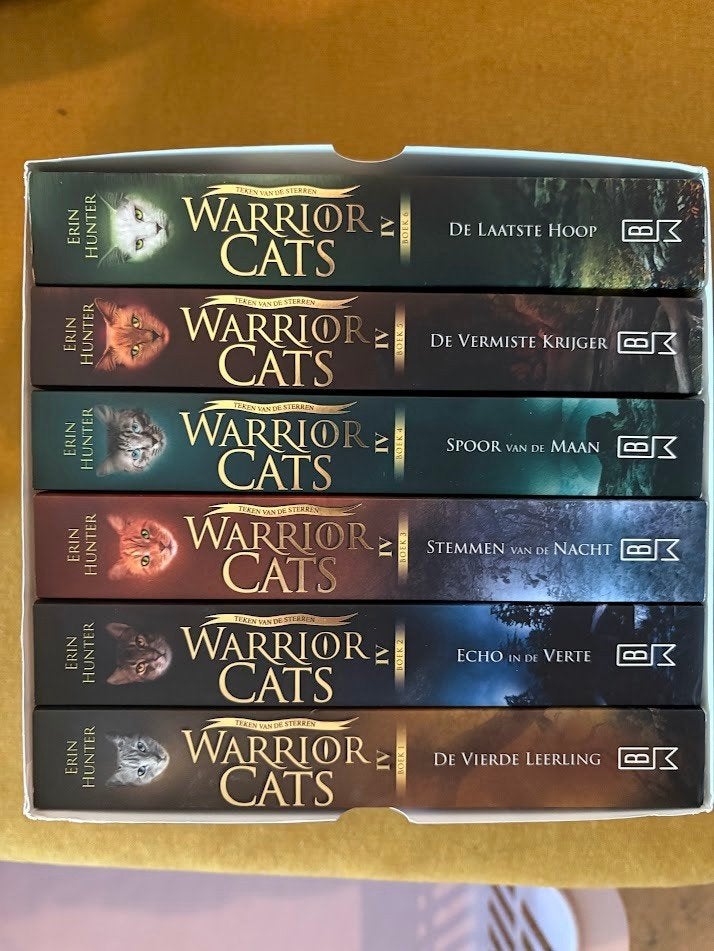 Warrior Cats - Cadeaubox - Serie IV, Erin Hunter, Ophalen of Verzenden, Zo goed als nieuw, Fictie