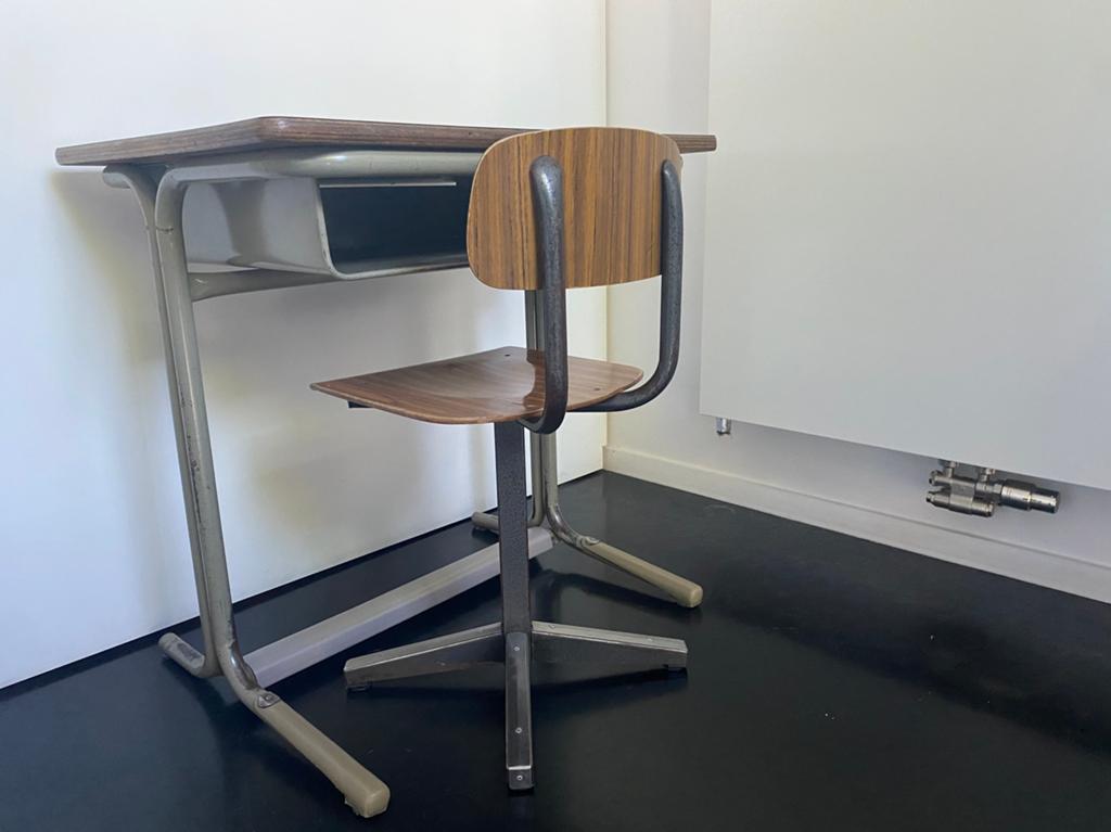 Vintage schoolbank + bureaustoel – retro design, Huis en Inrichting, Bureaus, Vintage, Ophalen, Gebruikt, Kinderbureau