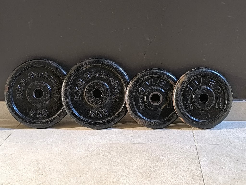 4 x 5kg plaques de musculation (30mm)., Sports & Fitness, Équipement de fitness, Enlèvement, Utilisé, Bras, Plaques d'haltères