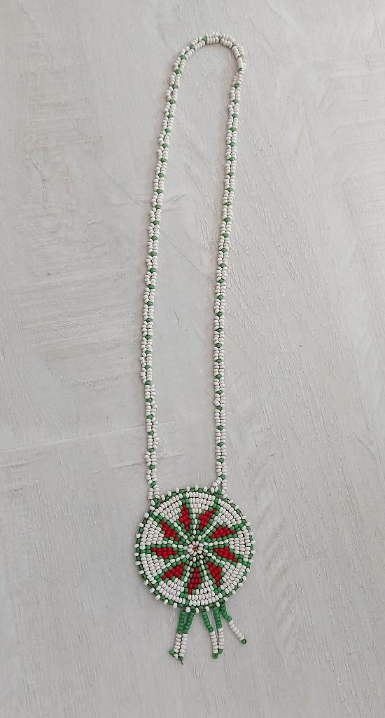Collier vert-blanc-rouge, Bijoux, Sacs & Beauté, Colliers, Enlèvement, Utilisé, Autres couleurs, Synthétique