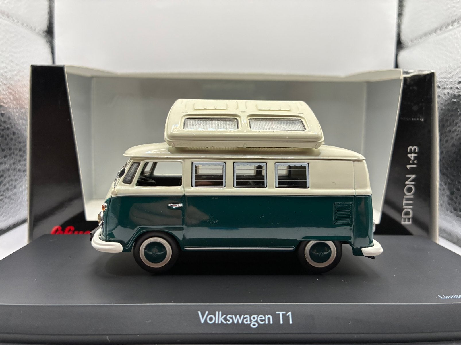 Volkswagen Samba Camper Bus (Type T1 a/b) 1955 - Schuco, Hobby en Vrije tijd, Verzenden, Zo goed als nieuw, Auto, Schuco