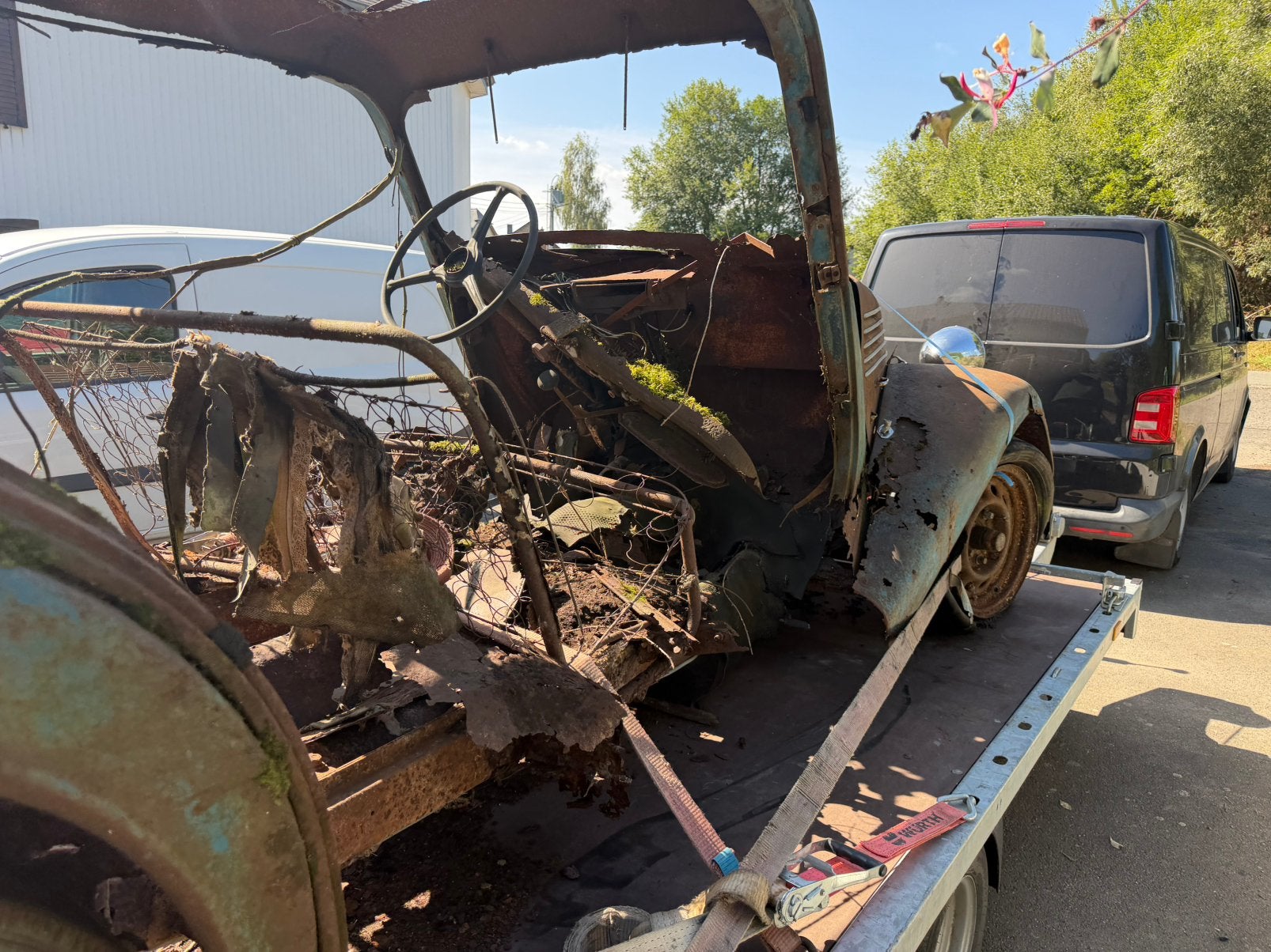 Wrak van de Renault NovaQuatre uit 1938, foto 11