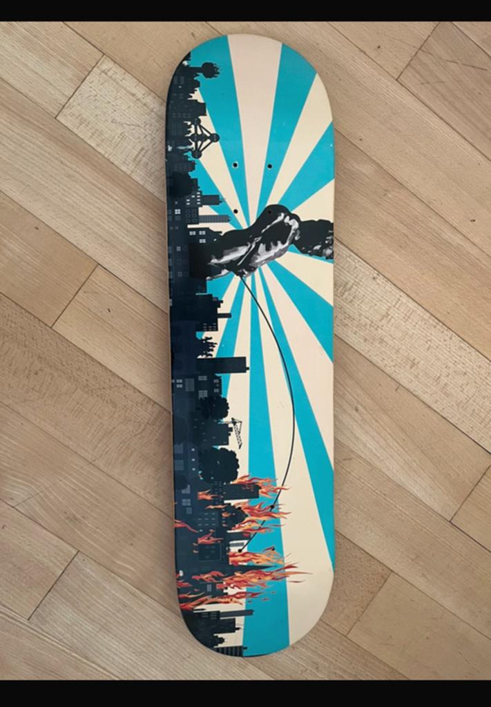Planche de skate Slowgo - Design graphique ville - État neuf, Sports & Fitness, Skateboard, Comme neuf, Skateboard, Enlèvement ou Envoi