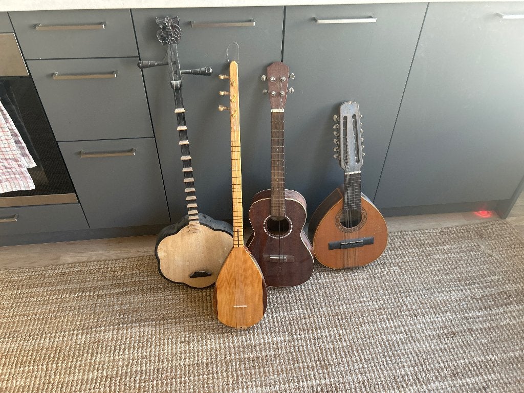 Lot muziekinstrumenten, Ophalen