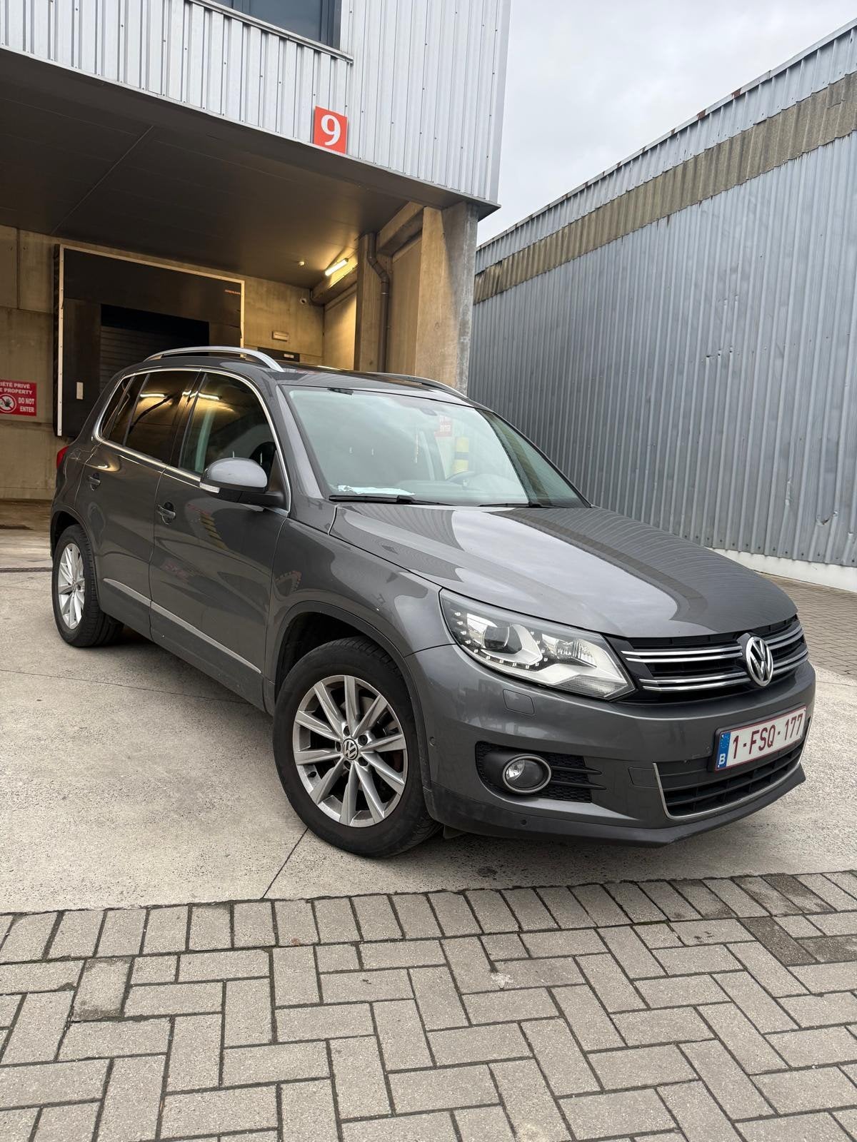 vw   tiguan 1.4 tsi full option, Autos, Volkswagen, Cuir, Argent ou Gris, Achat, Euro 6