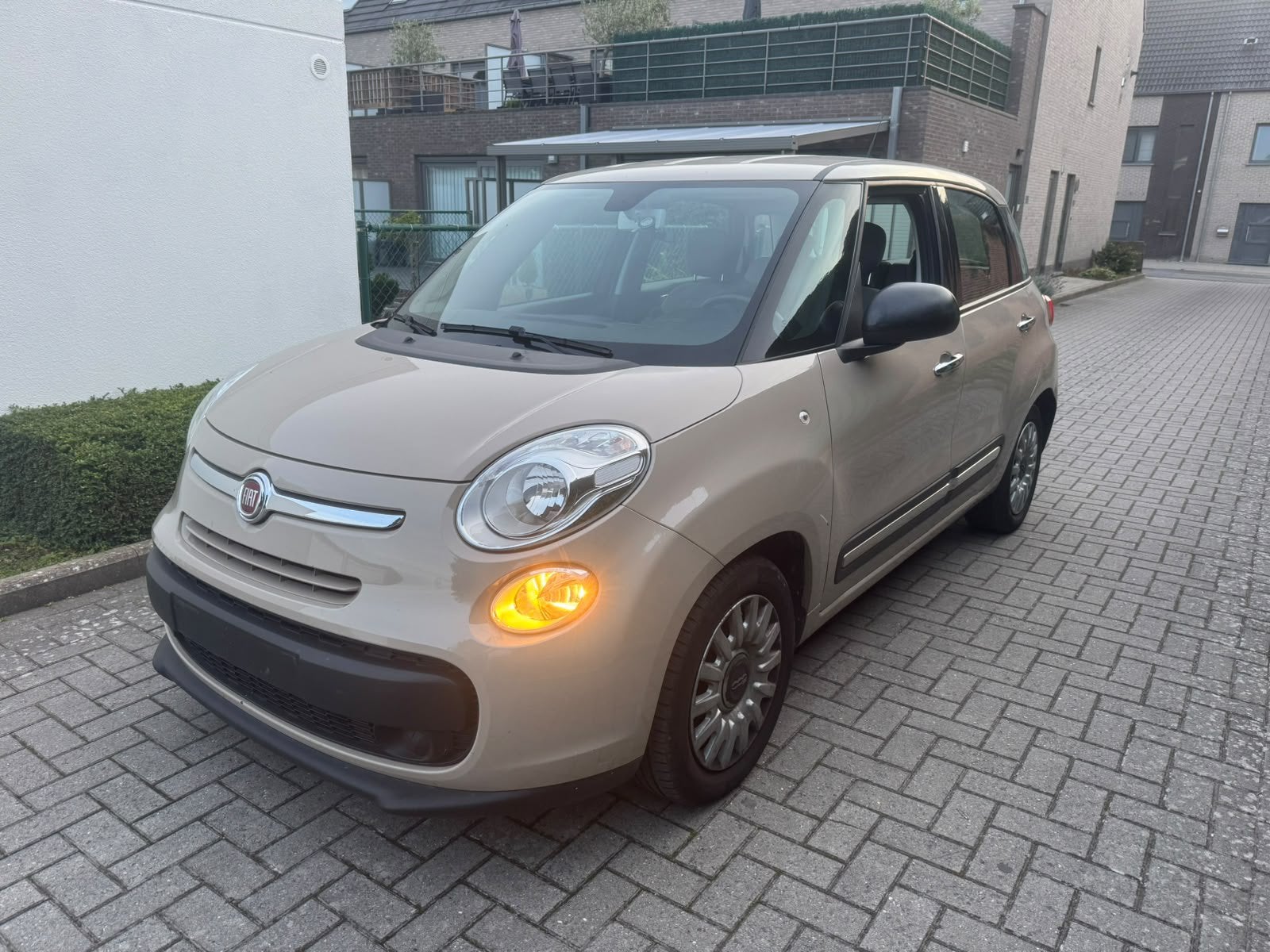ACCIDENTÉ!! 500L 1,4cc 2016 34,000KM GPS AIRCO 0032471654764, Autos, Achat, Entreprise, Boîte manuelle, Berline