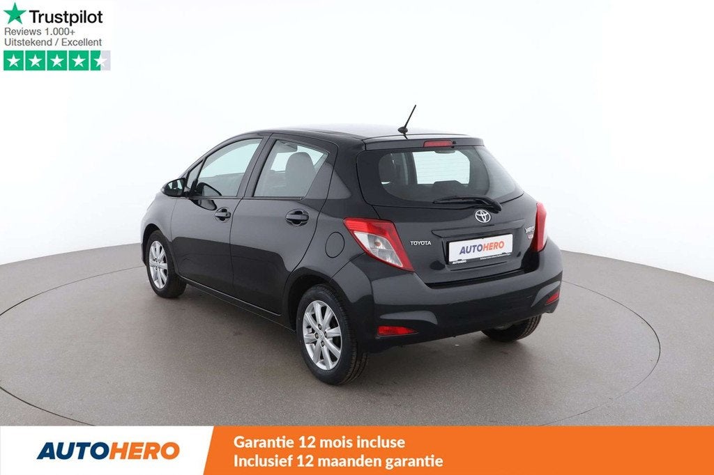 Toyota Yaris 1.0 VVT-i Active (bj 2014), Auto's, Toyota, Voorwielaandrijving, Euro 5, Stof, Zwart