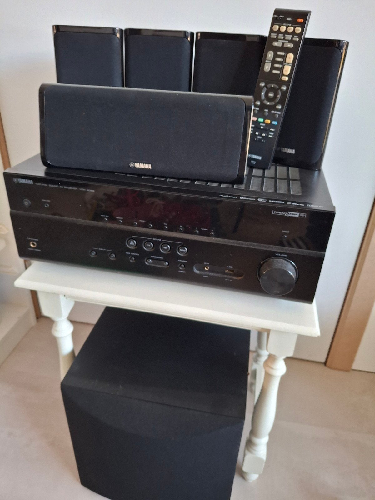 Yamaha MusicCast HTR-4069 + Yamaha 5.1 avec NS-SW050, Autres marques, Comme neuf, Autres lecteurs, Enlèvement
