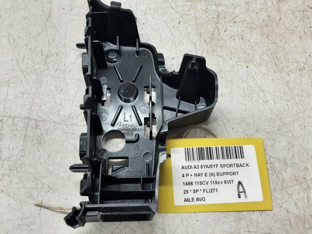 AILE AVANT GAUCHE Audi A3 Sportback (8YA) (8Y0807183), Auto-Union-Straße  1,
85057  Ingolstadt, DE, Garde-boue, Info@audi.de, Audi