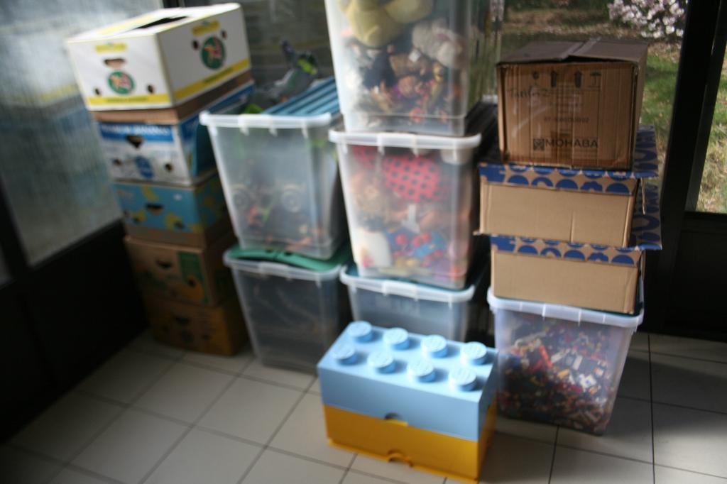 Lot rommelmarkt spullen pluches tmnt action man jeans lego, Ophalen