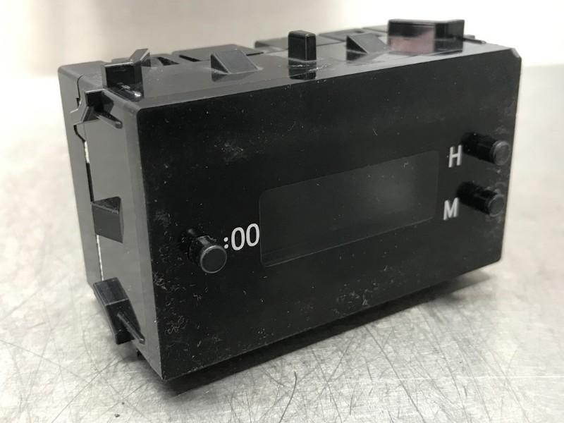HORLOGE Toyota Auris (E18) (01-2012/03-2019), Autos : Pièces & Accessoires, Autres pièces automobiles, Toyota, Utilisé