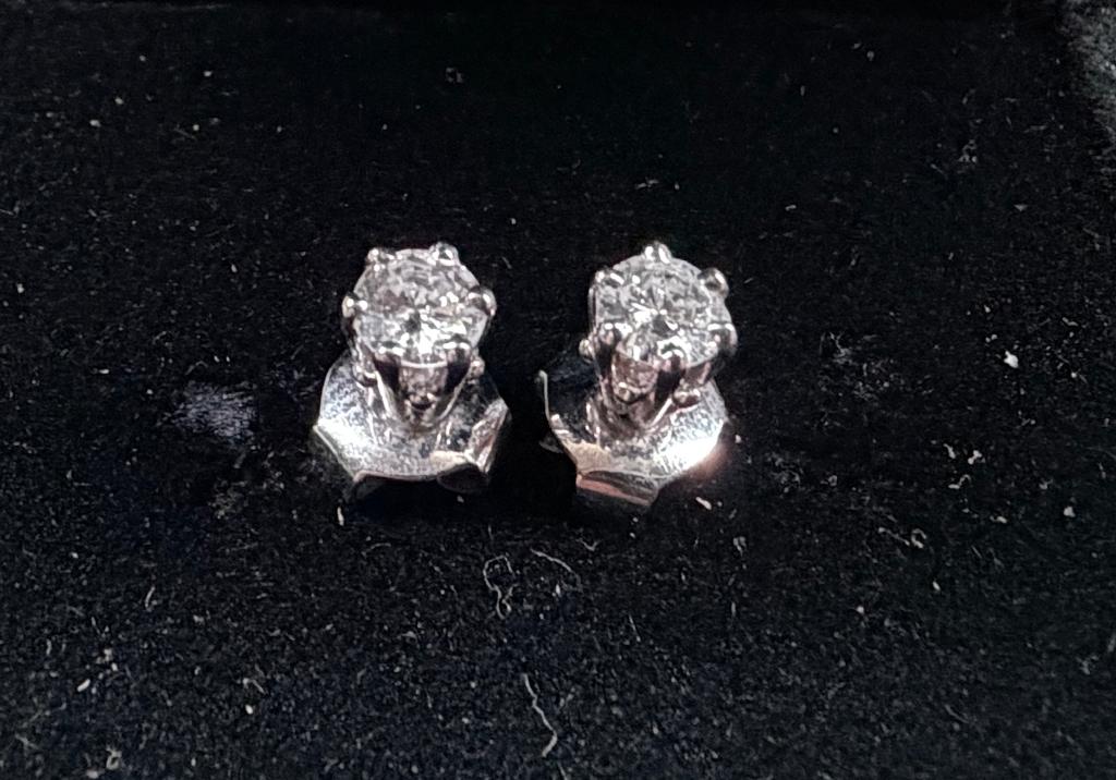 Boucles d'Oreilles en Or Blanc 18K et Diamants, Bijoux, Sacs & Beauté, Boucles d'oreilles, Comme neuf, Puces ou Clous, Or, Blanc