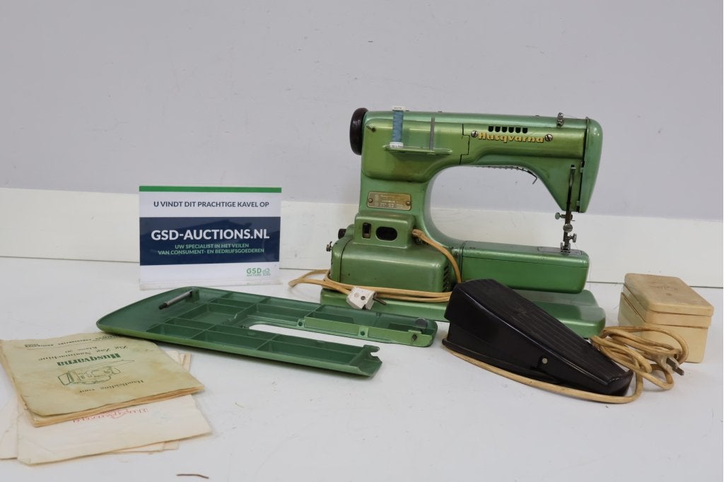 Vintage Husqvarna Naaimachine met accessoires, Antiek en Kunst