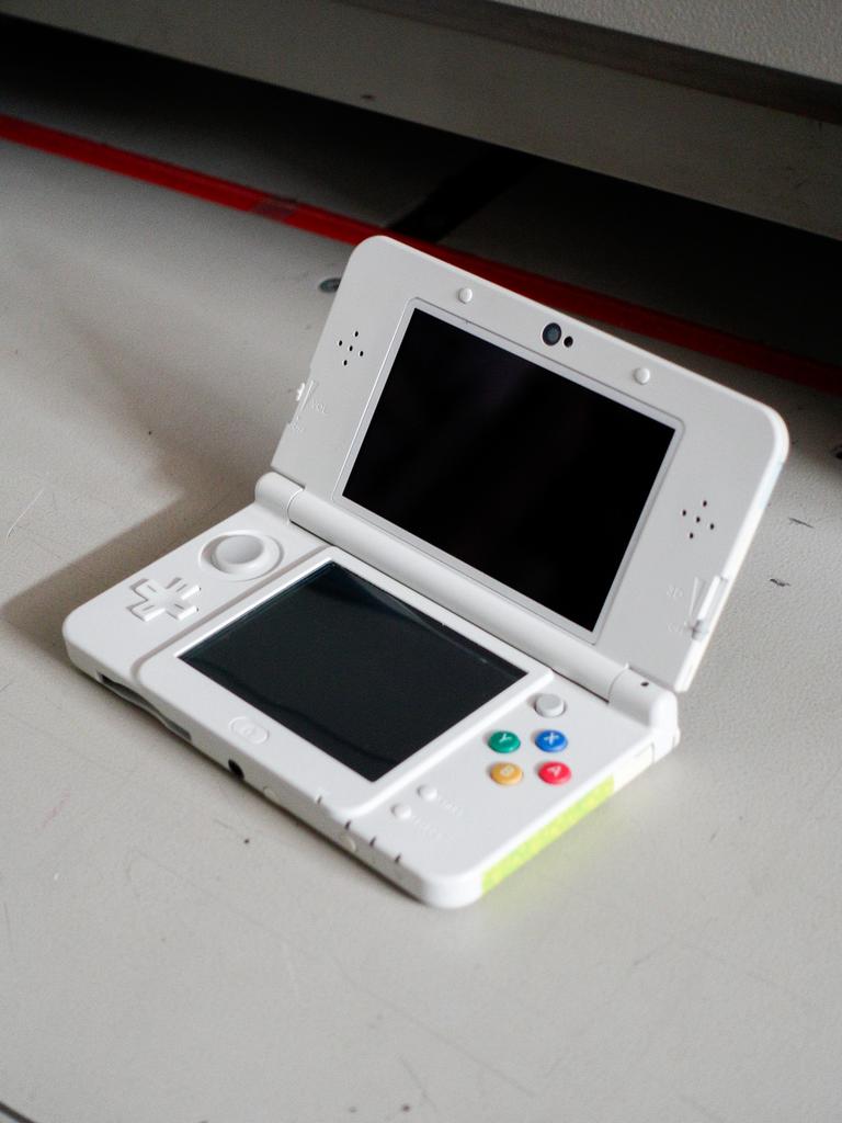 New Nintendo 3DS: Animal Crossing editie, Games en Spelcomputers, Spelcomputers | Nintendo 2DS en 3DS, Ophalen of Verzenden, Zo goed als nieuw