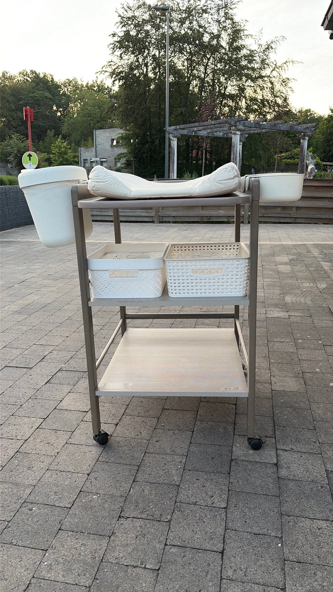 Table d'allaitement avec plateaux et matelas à langer, Enlèvement, Comme neuf