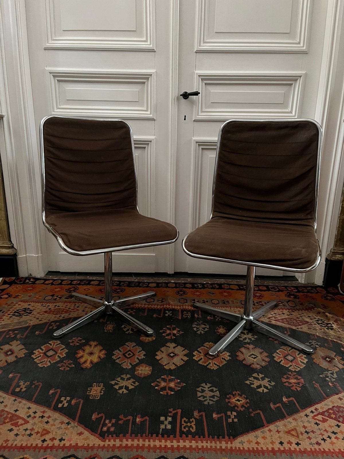 VINTAGE CHROOM BUREAUSTOEL BRUIN STOF JAREN 70 2 STUKS, Ophalen