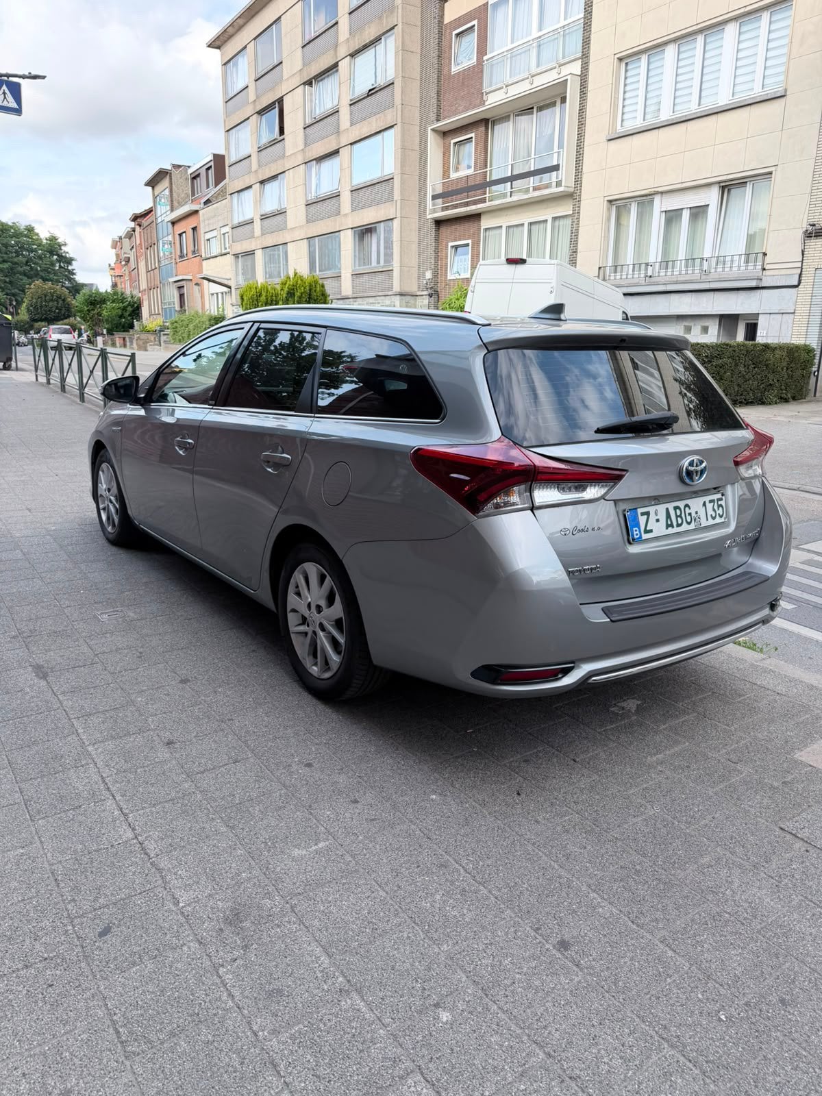 Toyota auris hybride 91dkm full service 0485905657, Argent ou Gris, Achat, Euro 6, Entreprise