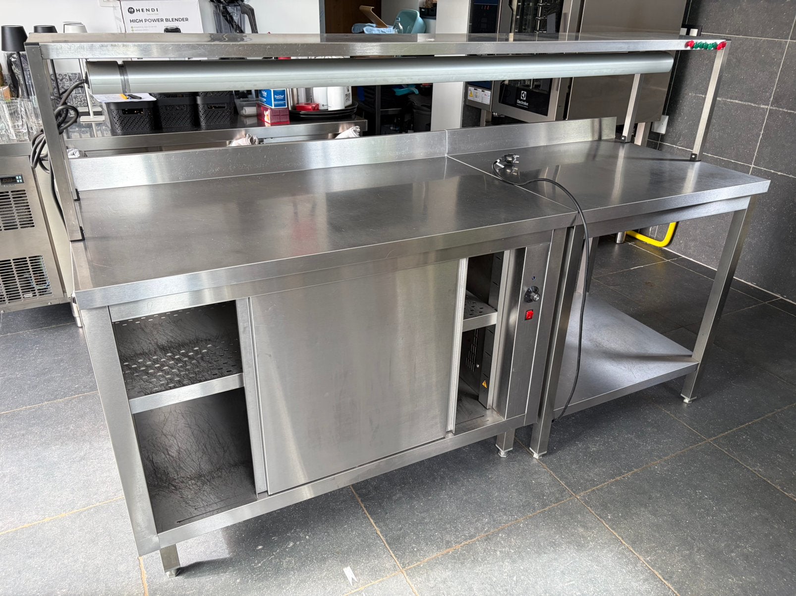 Warmhoudkast met schuifdeuren + werktafel, Ophalen
