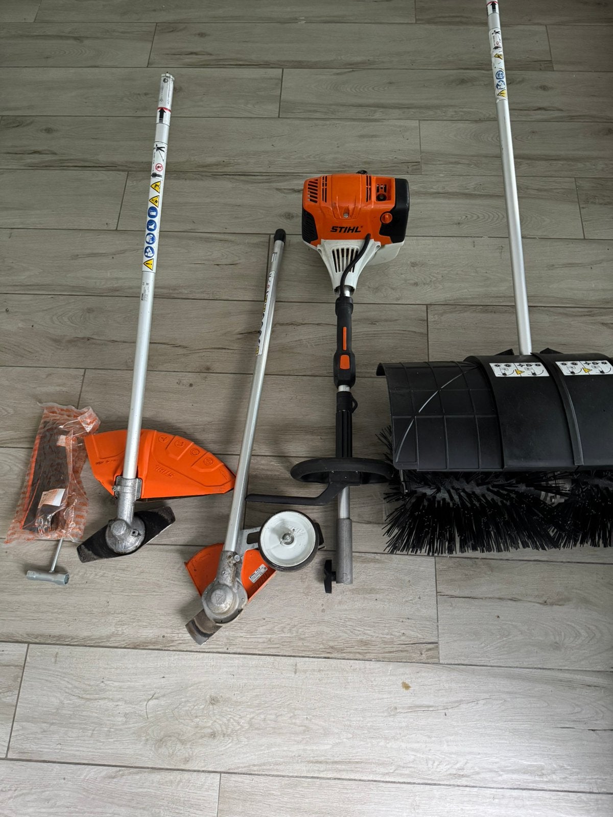 Combisystème STIHL KM 131R comme NEUF  Avec plusieurs outils, Ophalen