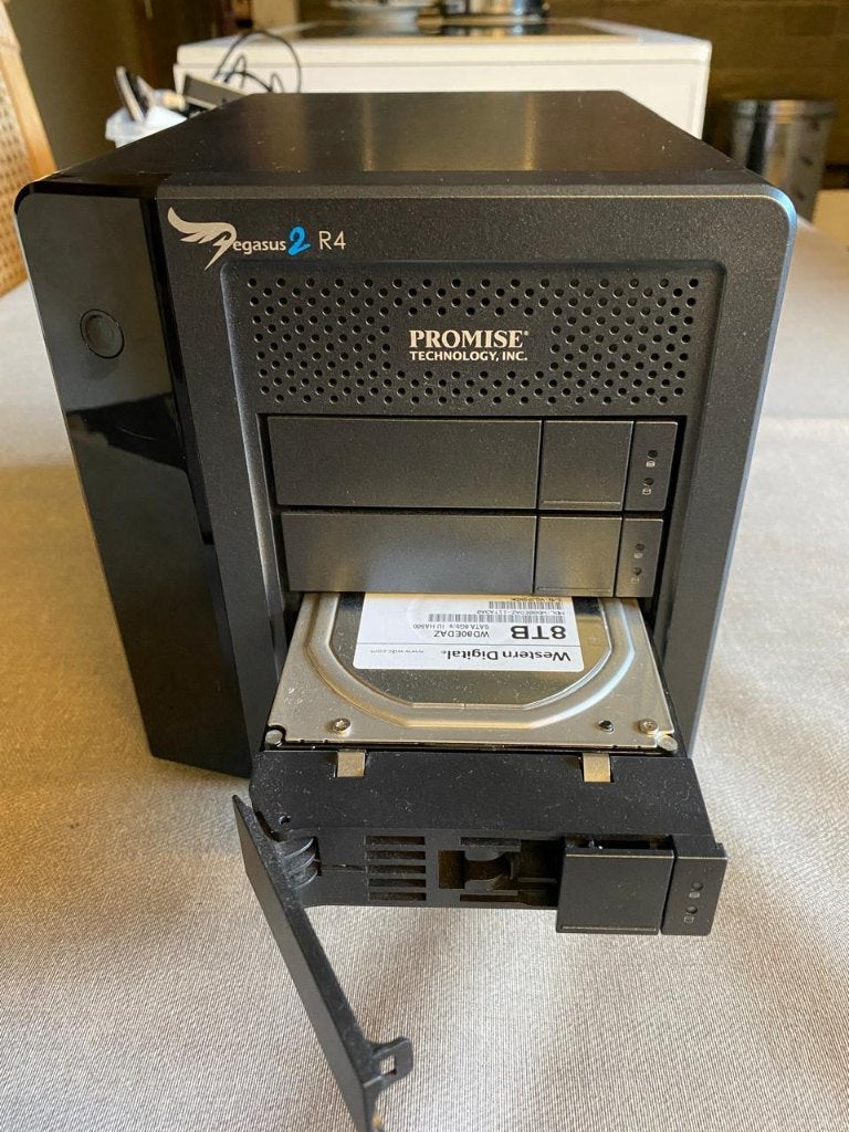 Promise Technology Pegasus2 R4. 32 TB. Thunderbolt. 4x8TB, Computers en Software, Harde schijven, Intern, Thunderbolt, Gebruikt