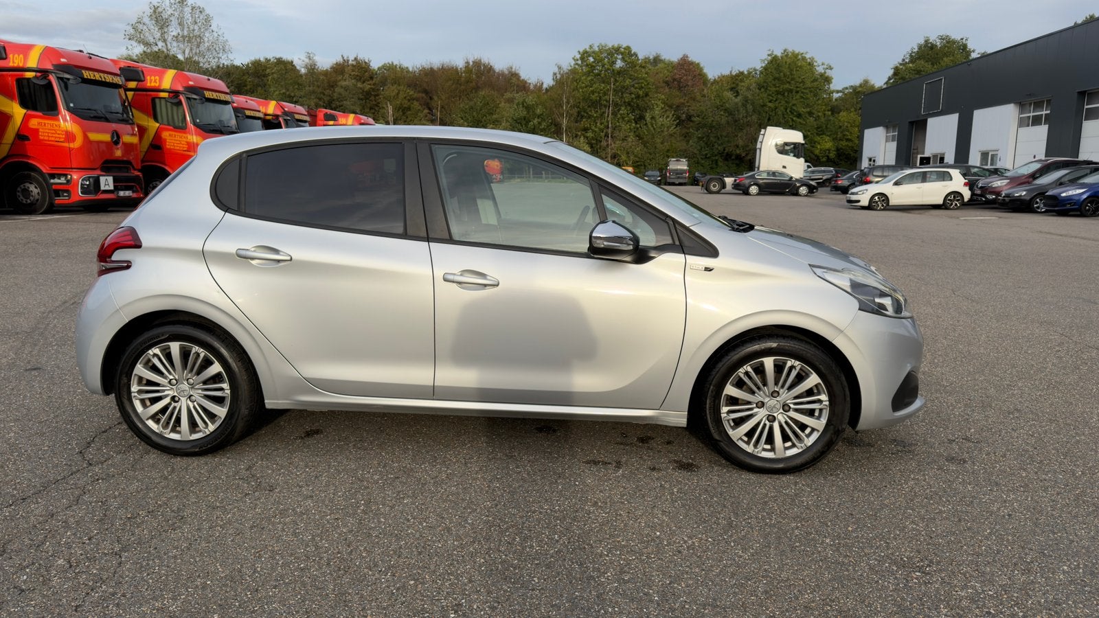 PEUGEOT 208 STYLE 1.2 ESSENCE — NAVIGATION — RÉGULATEUR, Autos, Achat, Entreprise, Garantie prolongée, Boîte manuelle