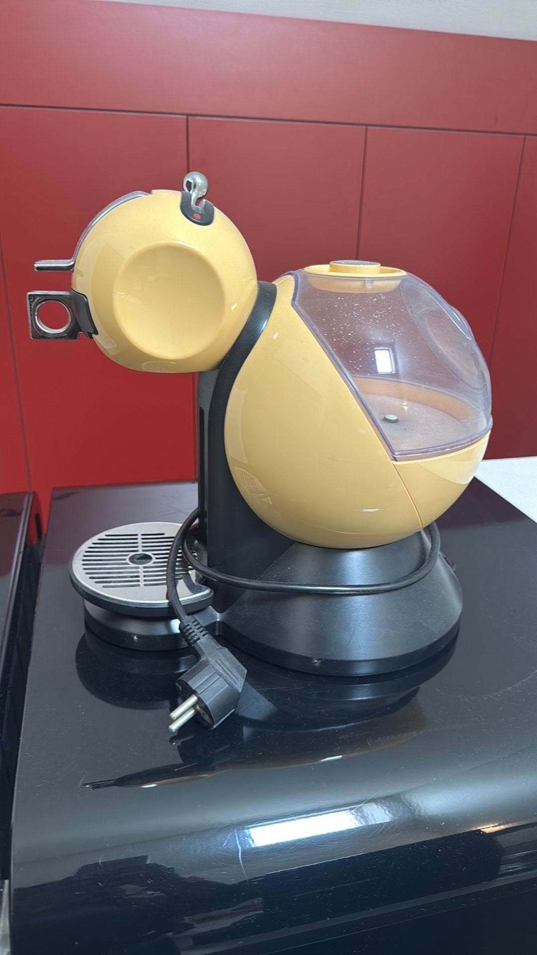 Dolce gusto koffiemachine, Elektronische apparatuur, Koffiezetapparaten, Ophalen, Gebruikt, Koffiemachine, 2 tot 4 kopjes