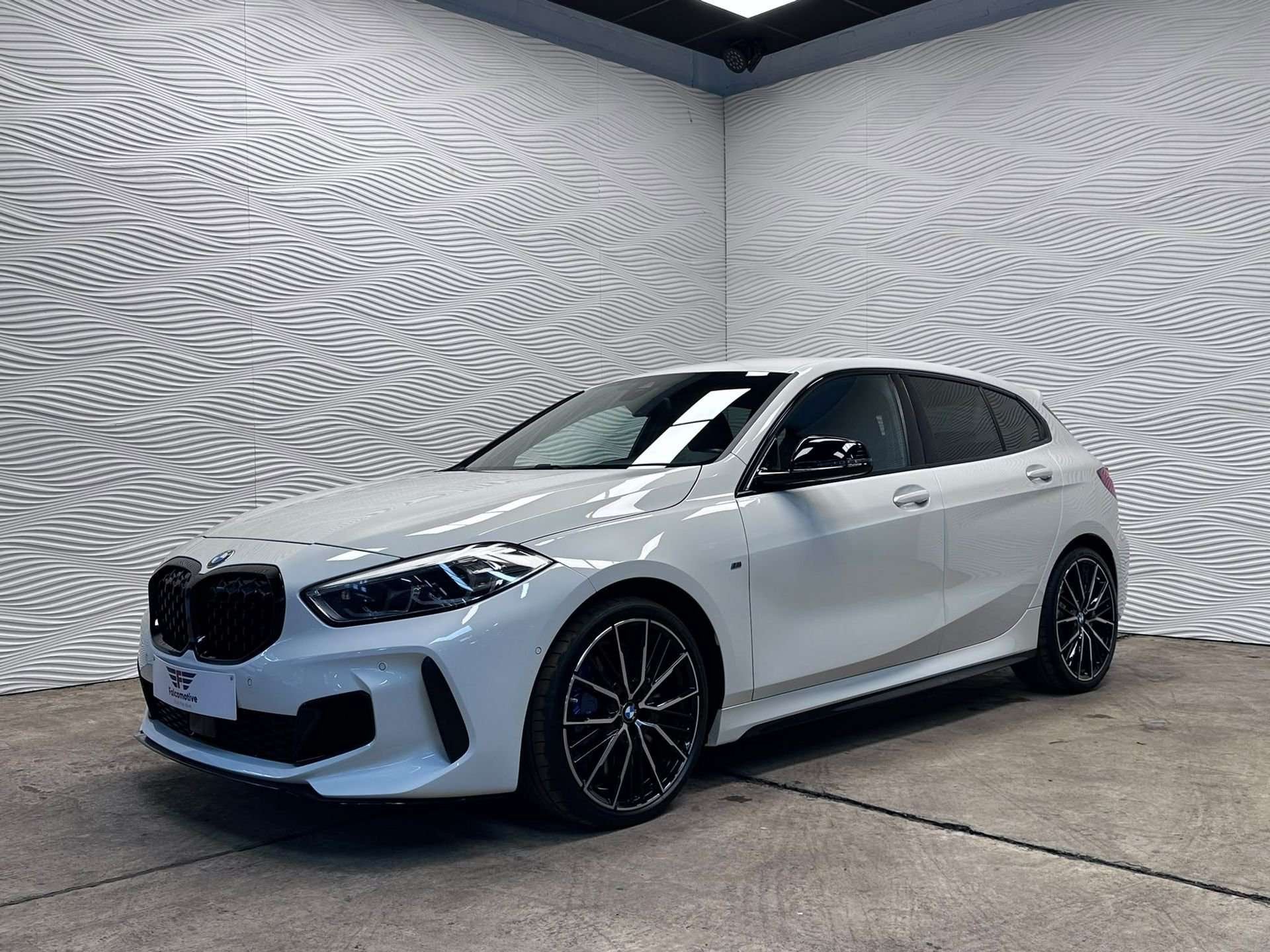 BMW 1-Serie M135i*XDRIVE*SPORT-AUT*HEAD UP*306 PK*, Autos, Achat, 170 g/km, Entreprise, 5 portes