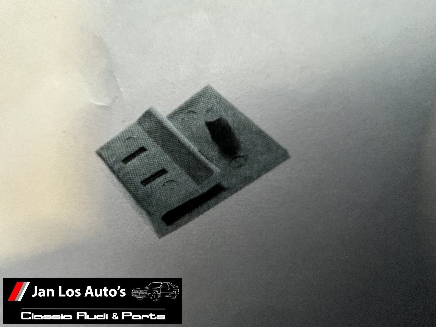 Audi coupe 80 90 B2 typ81 85 radiateurbehuizing clip, -, Origine de la pièce connue, Audi, Utilisé