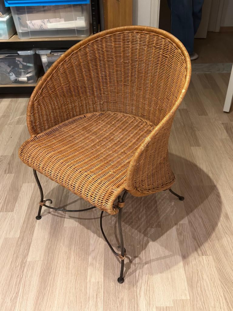 Rotan Fauteuil | zwart metalen poten | vintage rieten stoel, Enlèvement, Utilisé, Osier ou Rotin, Une