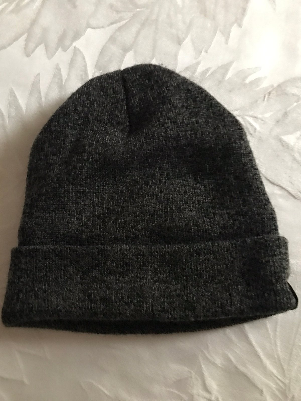 A vendre BONNET gris foncé. Doublé, très chaud., Neuf