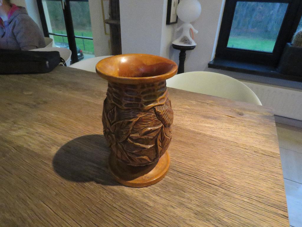 Houten gesculpteerde vaas, Ophalen of Verzenden