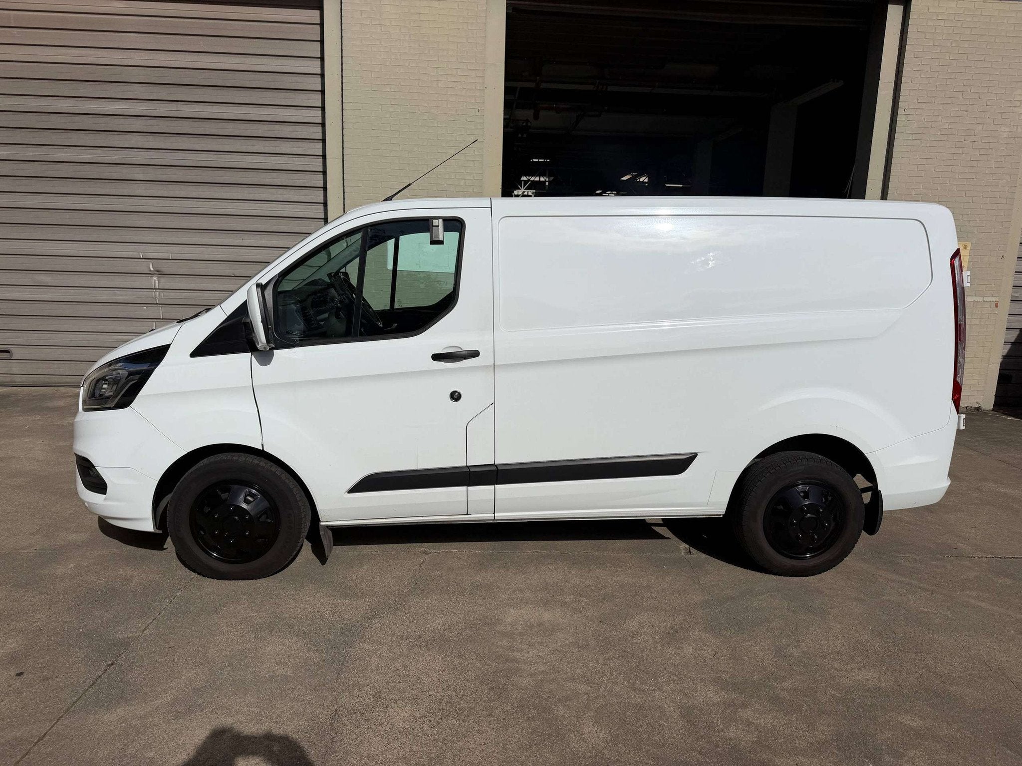 Ford Transit Custom 2.0 TDCi L1H1 Aut. *B2B € 8.800 NETTO*, Stof, Wit, Diesel, 5 deurs