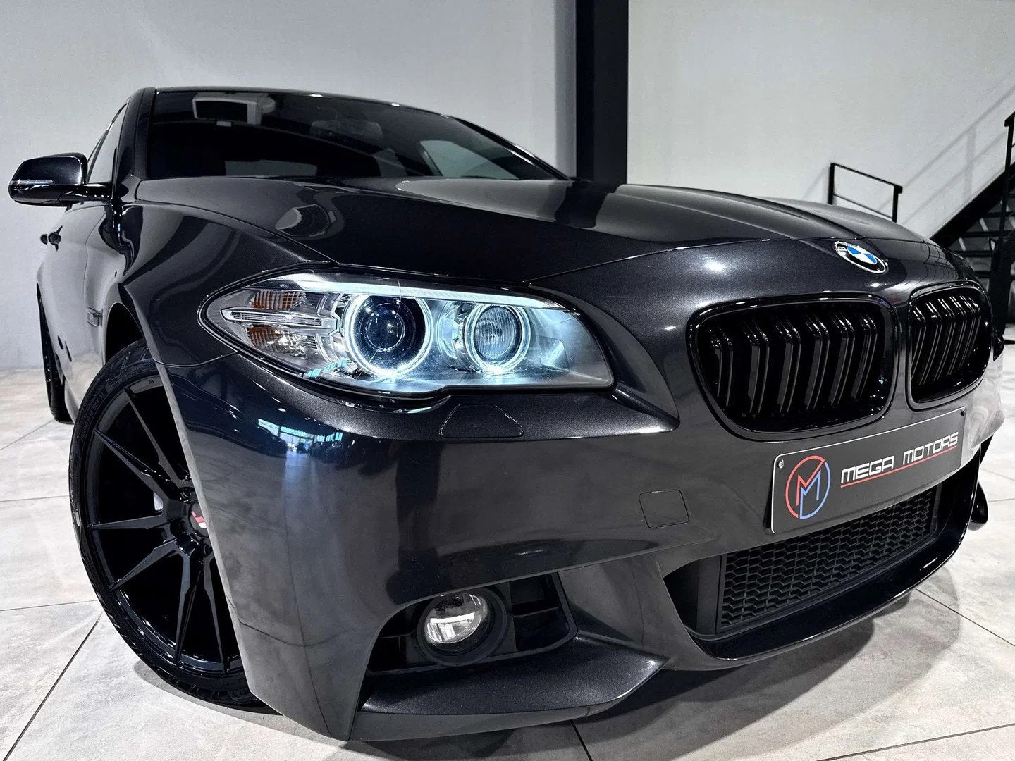 BMW 5 Serie 518 520dAS 184CV BAUTO8 ! PACK M" ! NAVi CUiR Bi, Autos, Cuir, Argent ou Gris, Entreprise, Noir