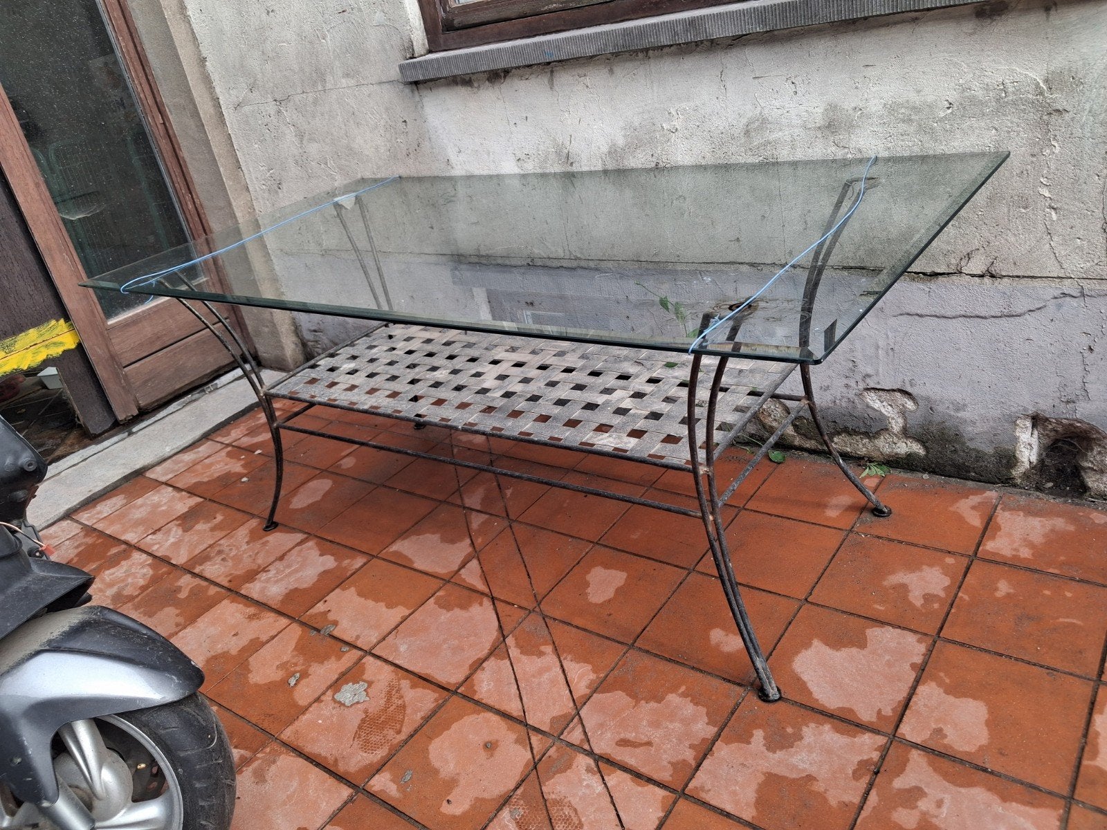 Glazen Tuin tafel, Ophalen