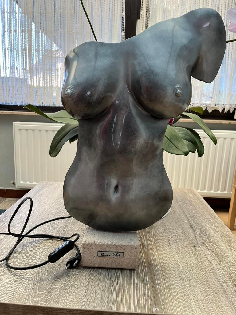 Belle image de buste, Enlèvement, Comme neuf