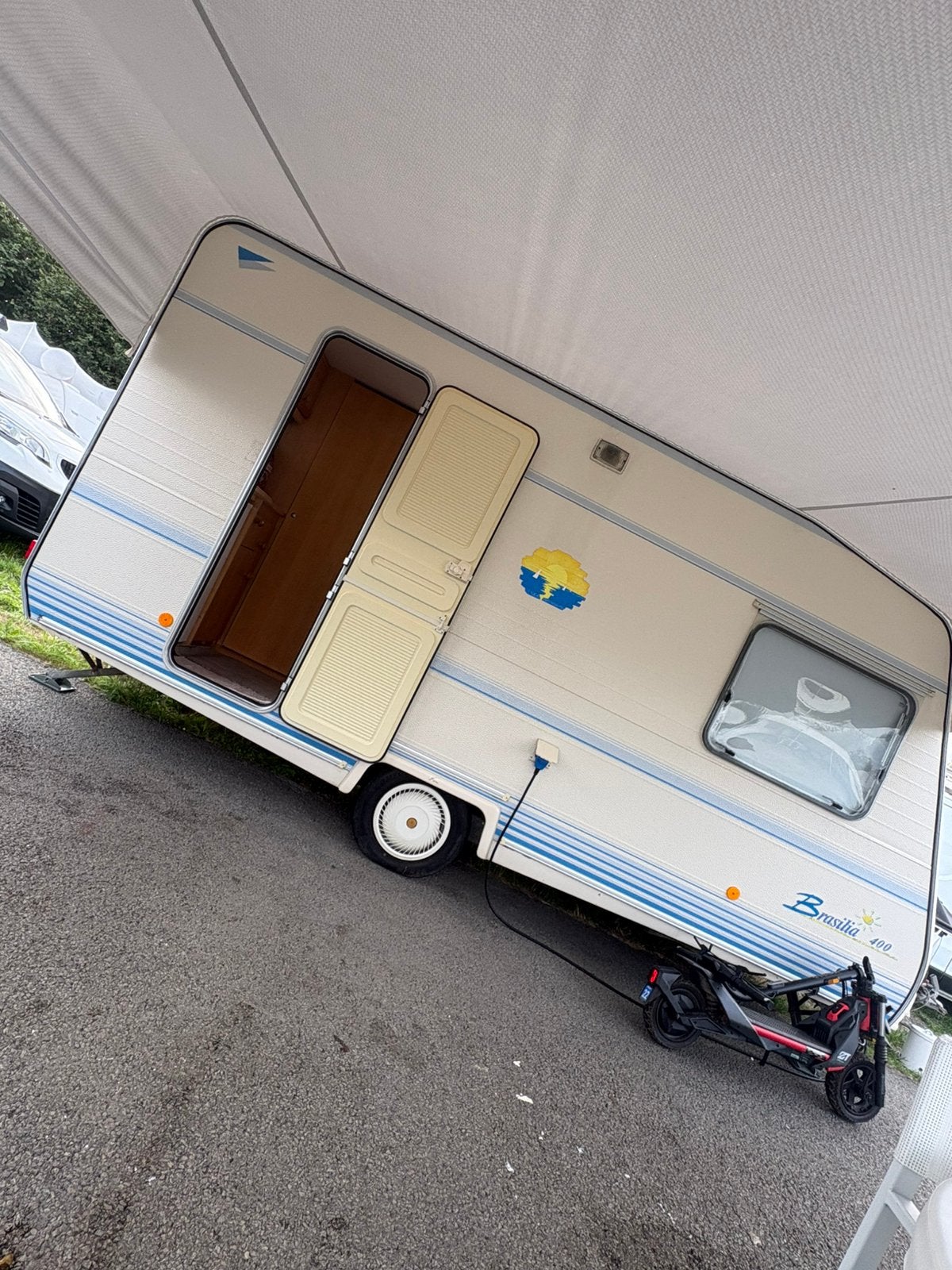 Caravane bresilia, Caravanes & Camping, Caravanes, Grand lit, Jusqu'à 5, 4 à 5 mètres, Réfrigérateur