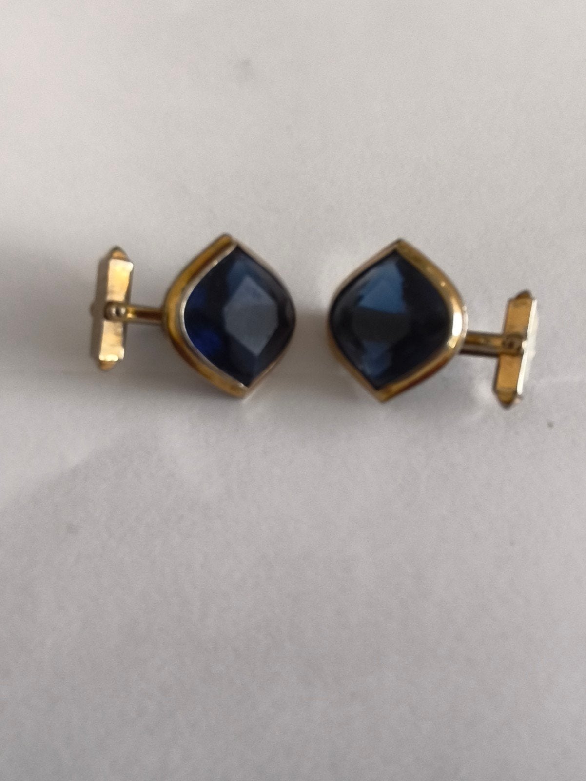 Boutons de manchettes vintage, Enlèvement