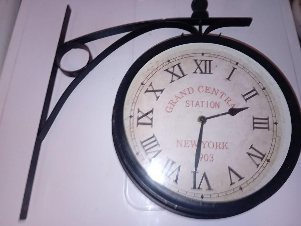 accrocher l'horloge au mur, Enlèvement ou Envoi, Comme neuf, Analogique, Autres types