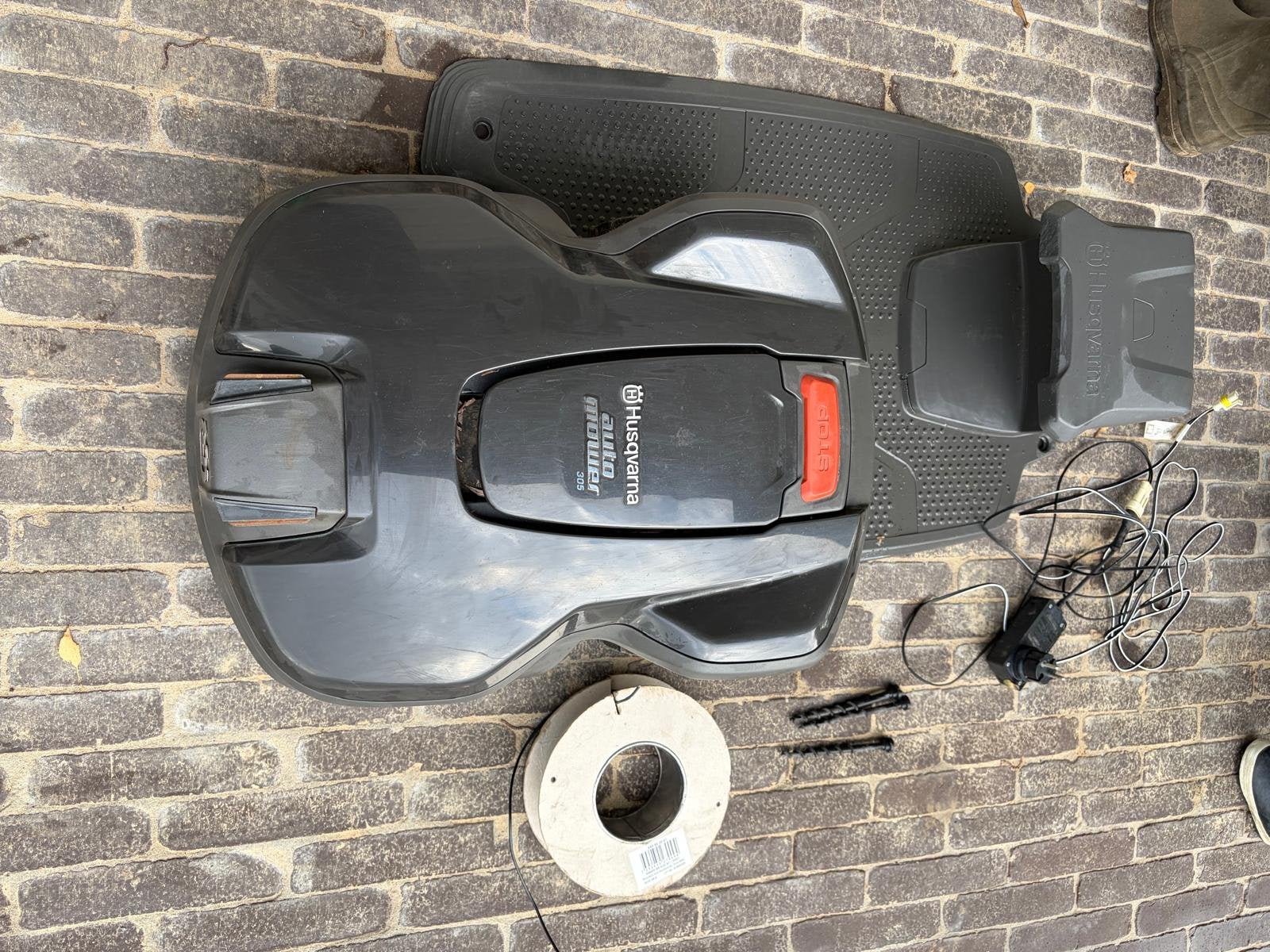 Husqvarna 305 auto mower, Enlèvement, Utilisé