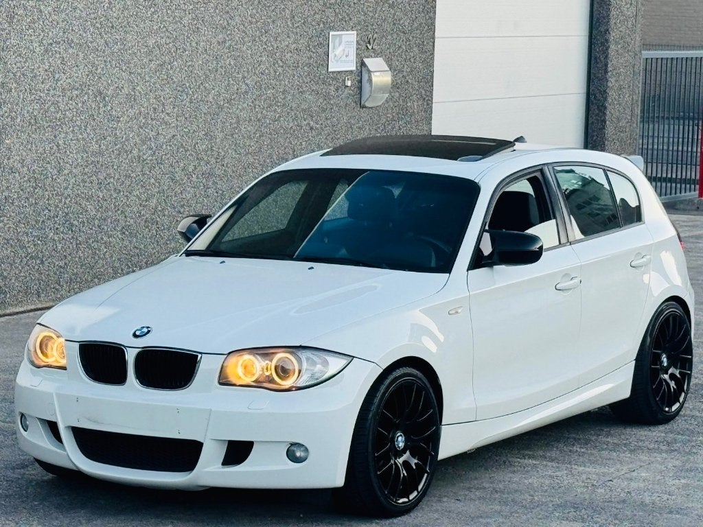 BMW 1.18i ESSENCE PACK M GARANTİE 12MOİS FULL OPTIONS EURO5, Auto's, Euro 5, 1 Reeks, 1995 cc, Leder