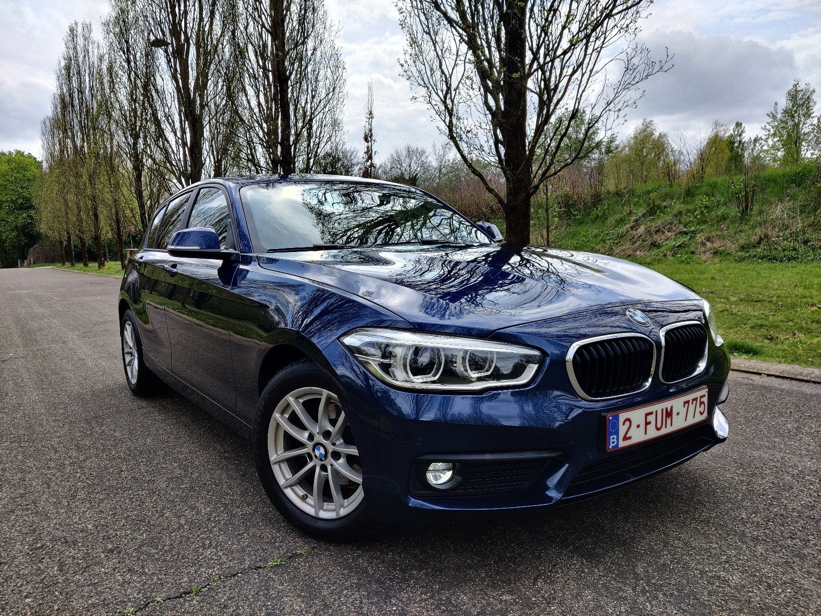 BMW 118i LCI Automaat, Auto's, BMW, 4 cilinders, Blauw, Leder, 5 zetels